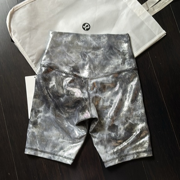 LULULEMON ALIGN HR SHORTS 8” *SHINE DIAMOND DYE STARLIGHT GRAPHITE GRAY FOIL NWT - Picture 5 of 9